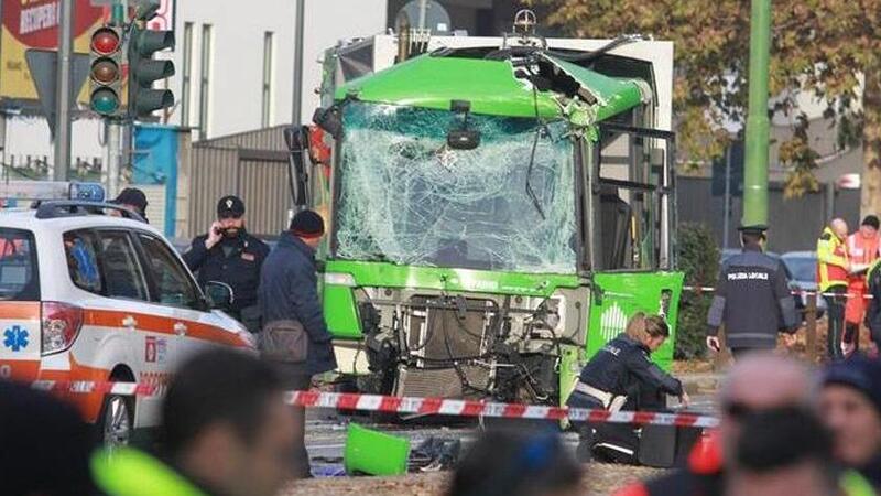 Nico Cereghini: &ldquo;La guida dell&rsquo;autobus con lo smartphone in mano&rdquo;