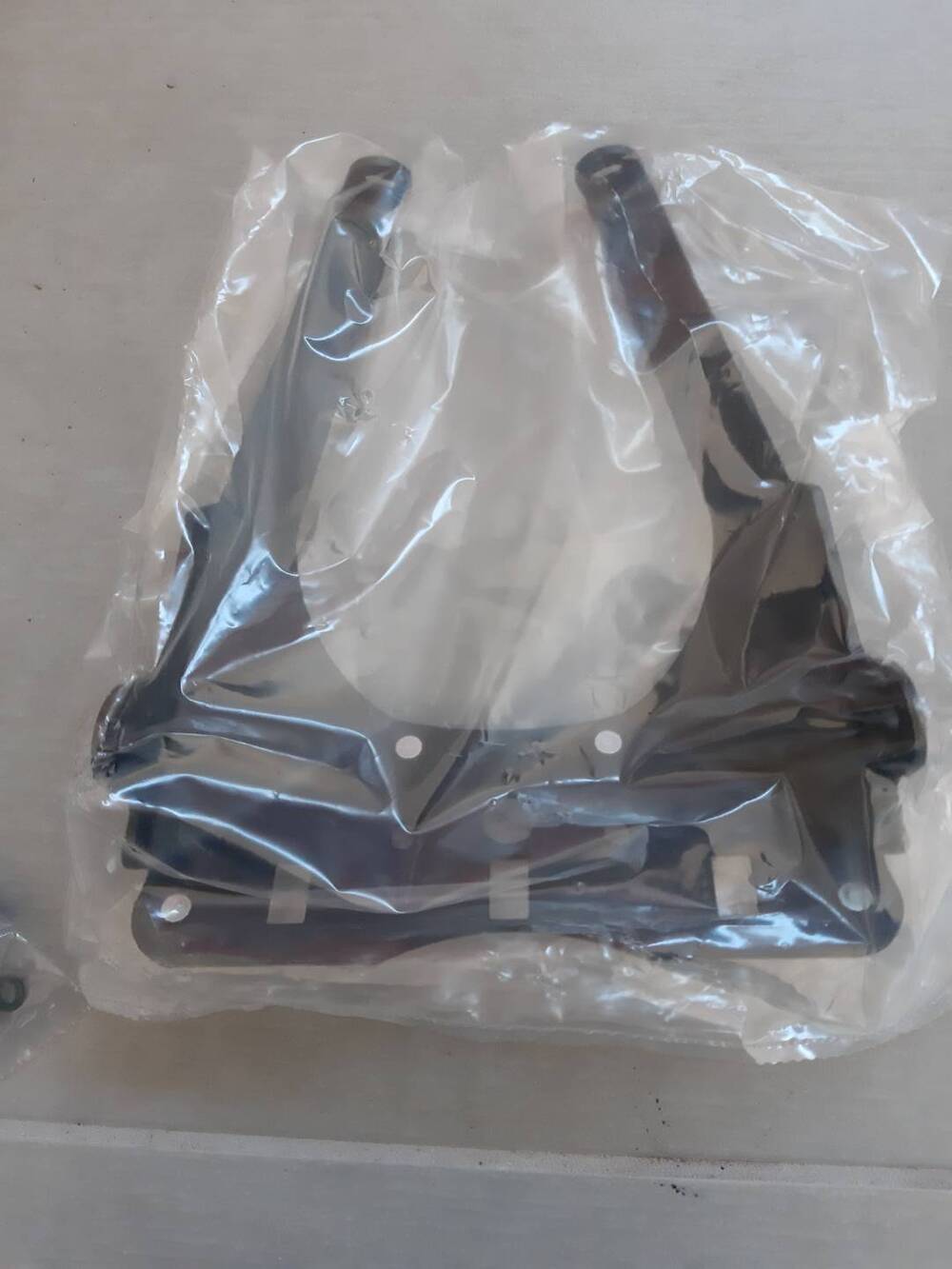 Porta valigia bauletto Givi per T Max 500 2008 (2)