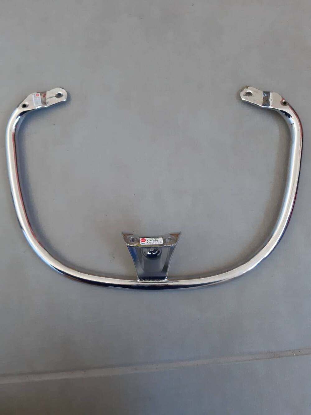 MANIGLIA SELLA TELAIO CROMATA PIAGGIO Vespa primav (2)