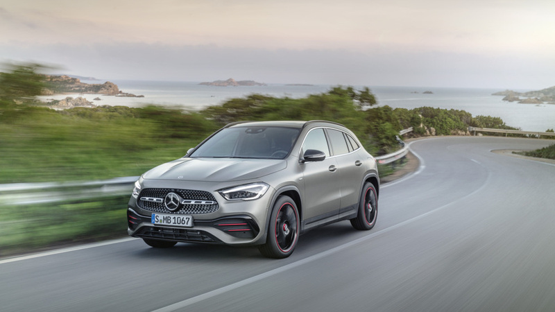 Nuova Mercedes GLA: ora &egrave; un po&rsquo; pi&ugrave; SUV