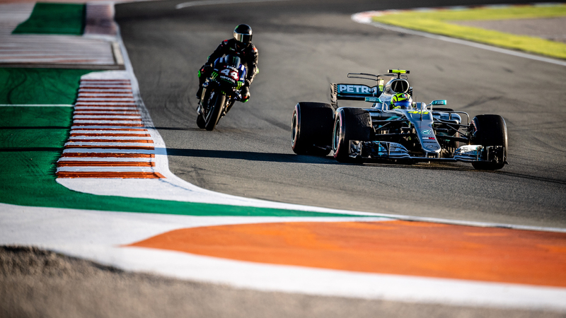 #LH44VR46: Valentino Rossi e Lewis Hamilton, lo scambio