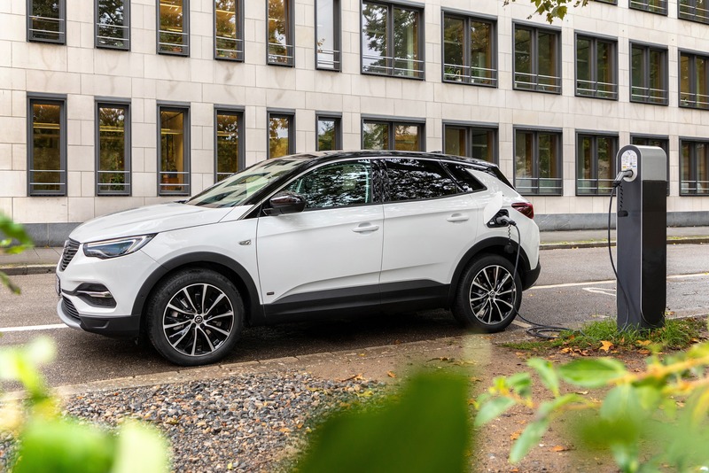 Opel Grandland X, arriva l&#039;ibrida plug-in a trazione anteriore