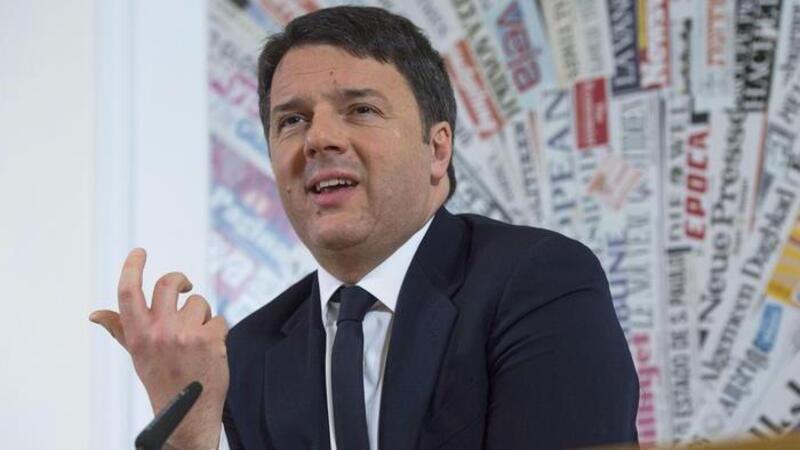 Via il bollo, nuova accisa? Per Renzi &laquo;Non &egrave; una cattiva idea&raquo;