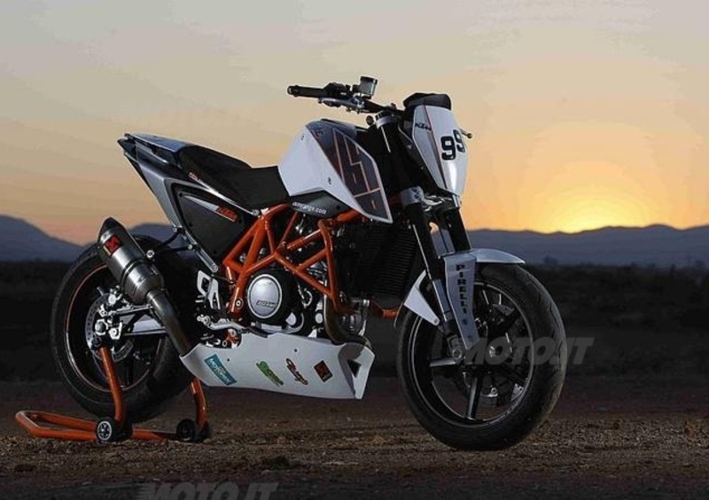 La KTM Duke 690 &egrave; pronta per scendere in pista nel suo Trofeo