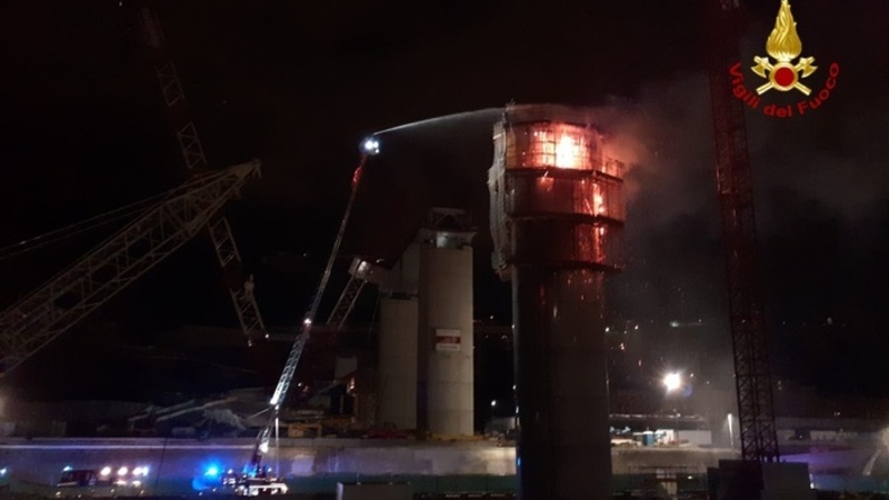 Incendio nel cantiere del Ponte Morandi