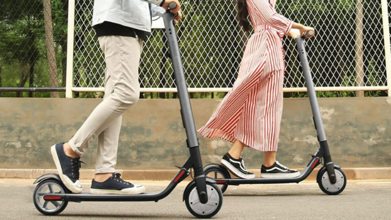 Monopattini elettrici equiparati alle biciclette: la micromobilit&agrave; parte ufficialmente