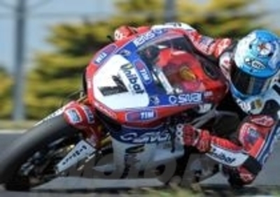 Checa ancora in testa a Phillip Island