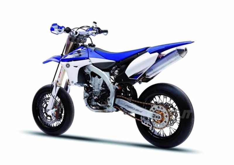 Yamaha YZ450SM. Il nuovo Supermotard dei tre diapason