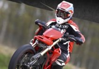 Il trofeo Ducati Hypermotard 796 con l&#039;Italiano Supermoto