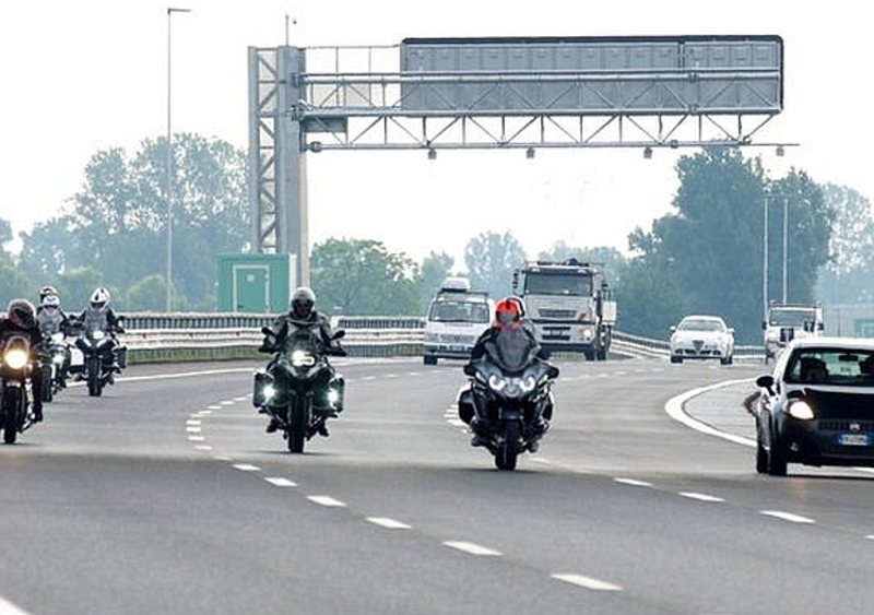 Moto in autostrada: confermato lo sconto