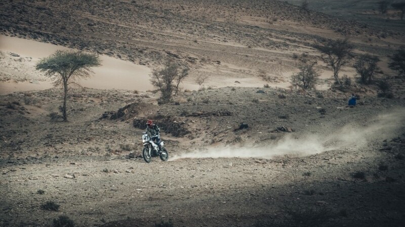 Africa Eco Race. D-4. Un inglese, Poskitt, KTM a Smara