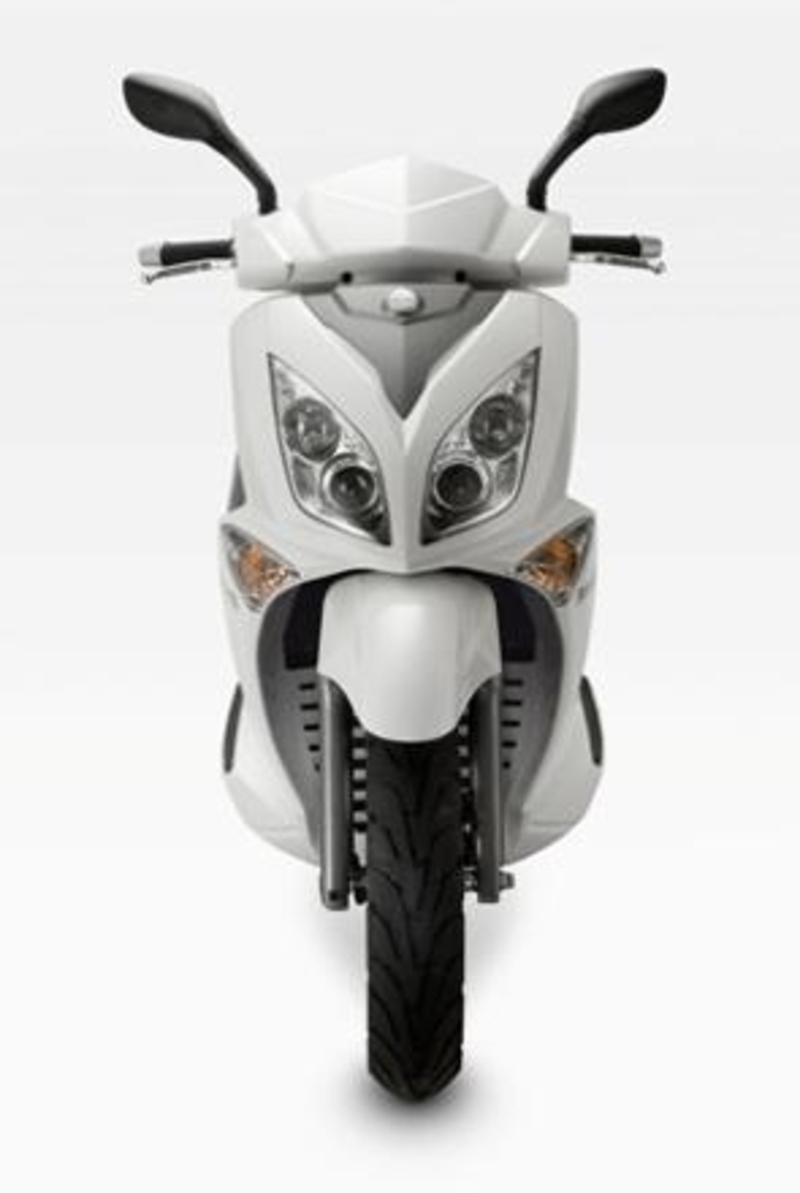 Nuovo scooter Benelli ZenZero 350. Ad aprile a 3.590 Euro