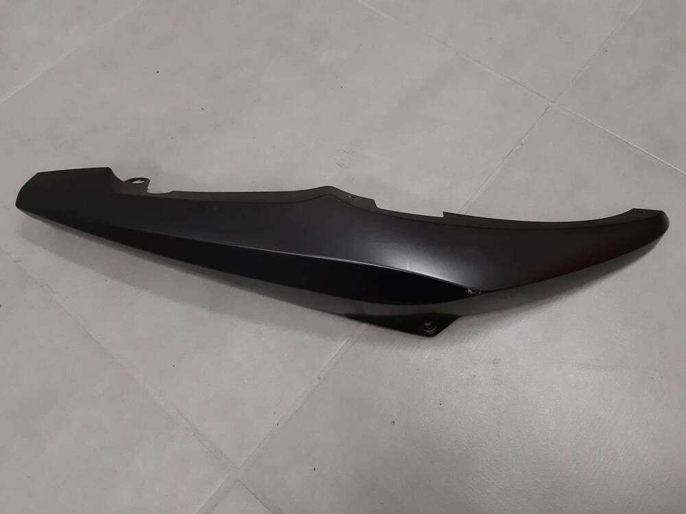 Rivestimento laterale posteriore Piaggio NRG 50 (2)