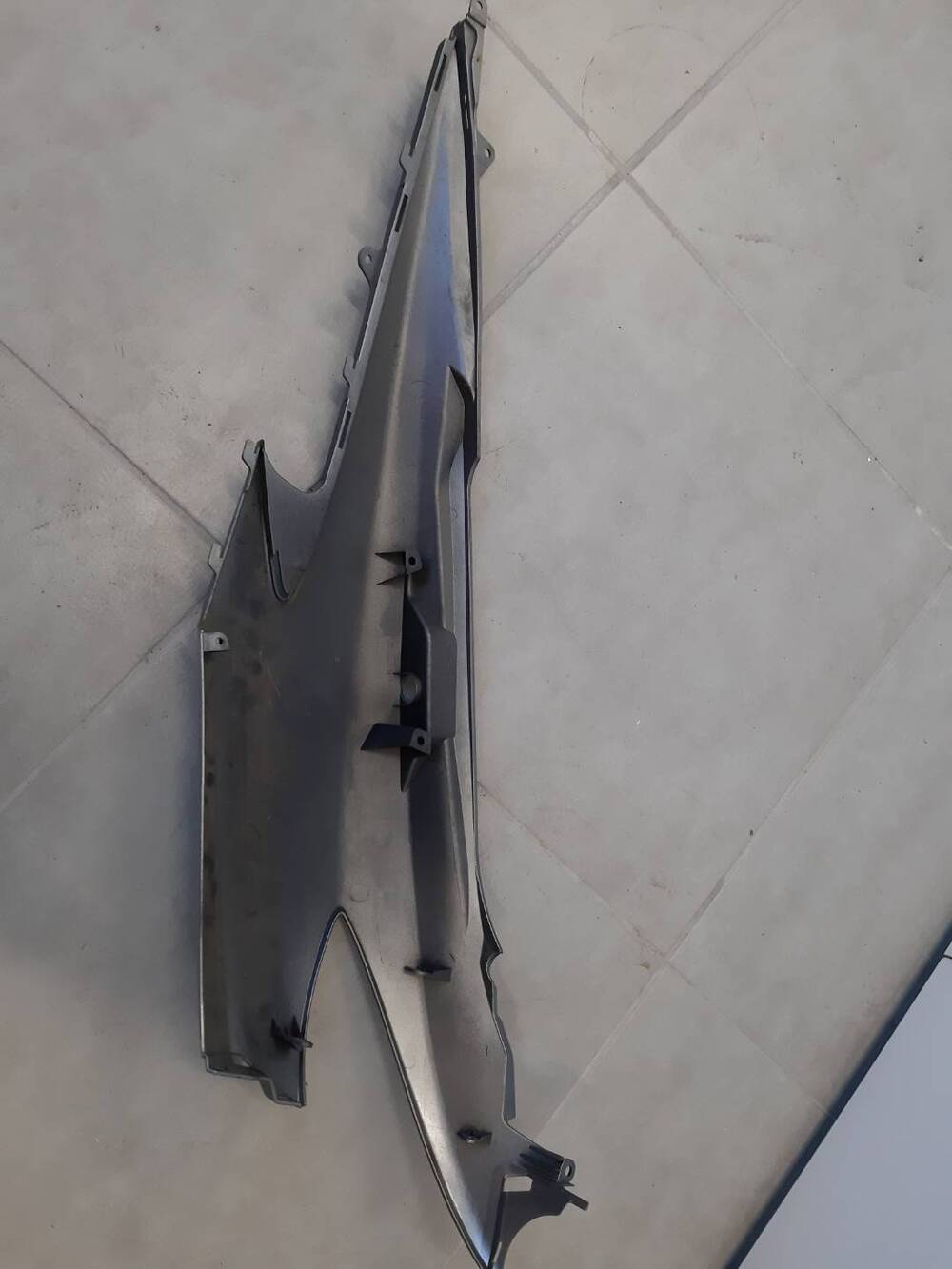Carena fiancata posteriore dx Burgman 400 Suzuki (6)
