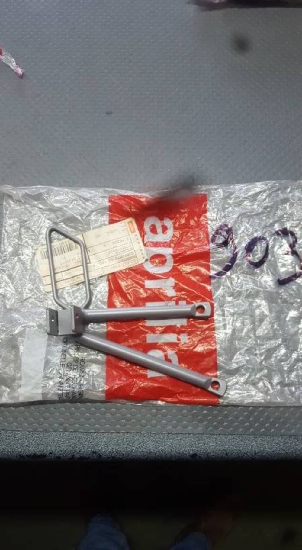 SUPPORTO DX PEDANA PASSEGG. RX ENDURO 50 RX 50 125 Aprilia