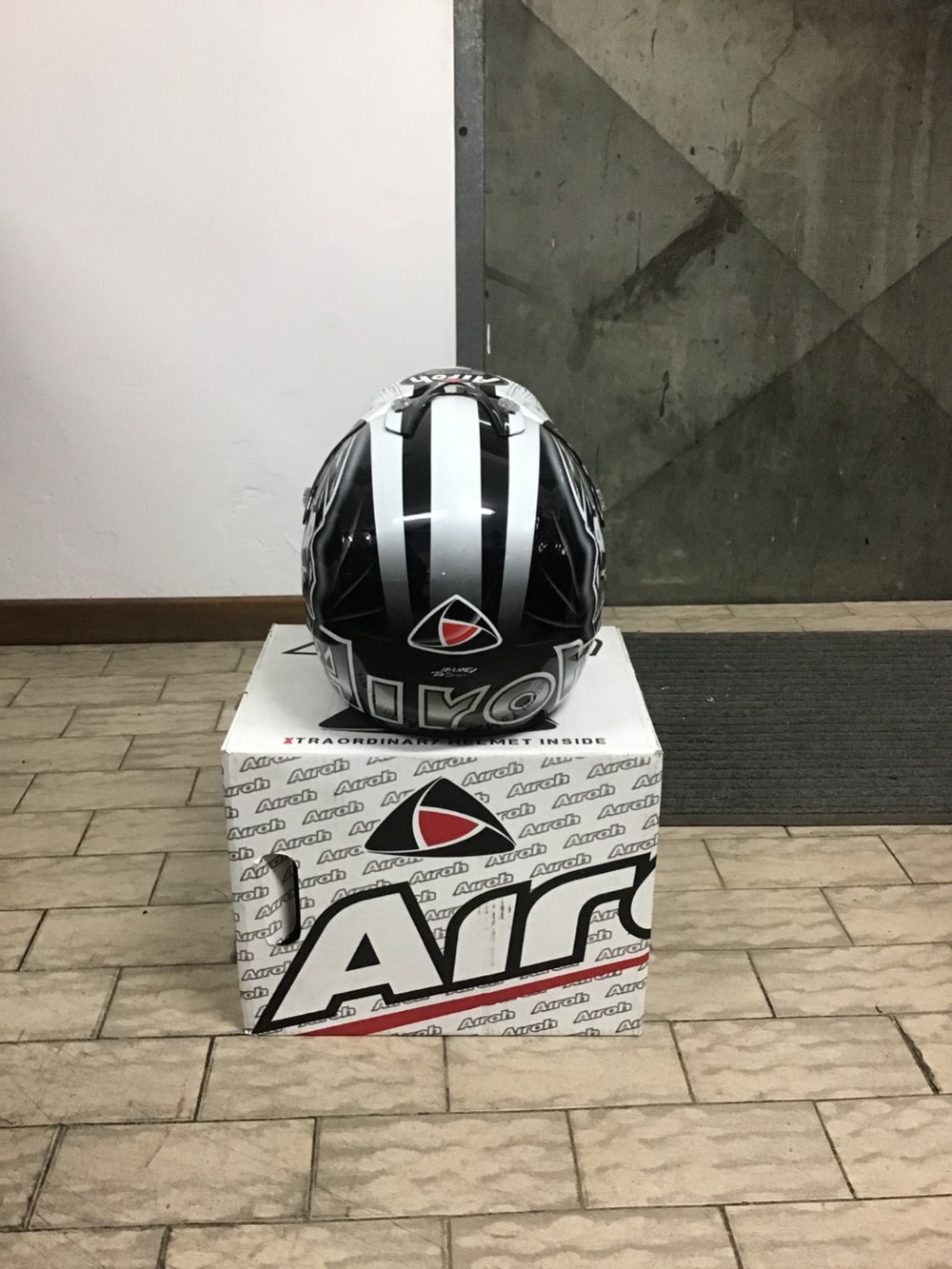 Casco airoh Runner X-Factor (3)