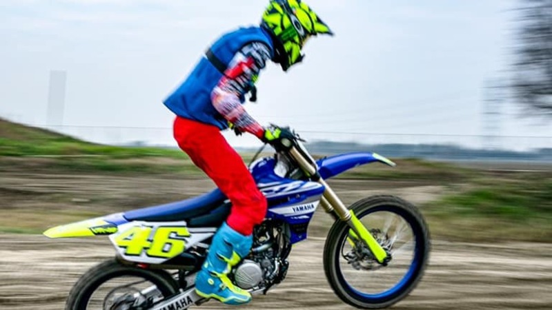 Valentino Rossi: allenamento con la moto da cross [VIDEO]