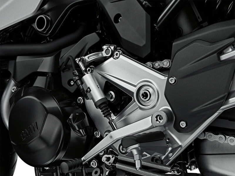 Il motore della F900XR. Si nota il quickshifter optional