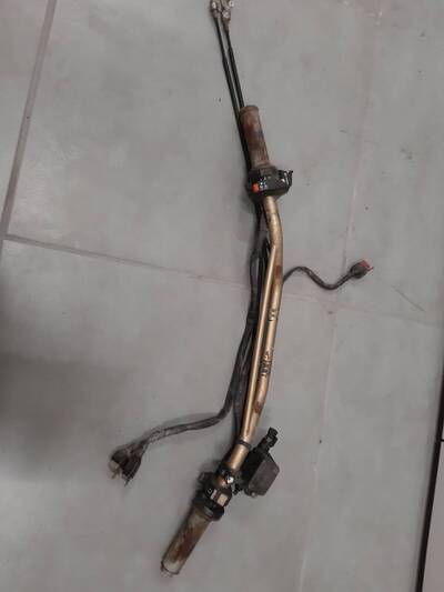 Manubrio Honda Dominator 650