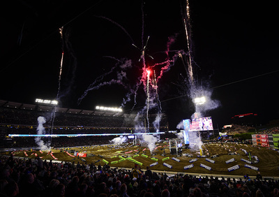 Gallery. Lo spettacolo del Supercross è fuori dalla pista