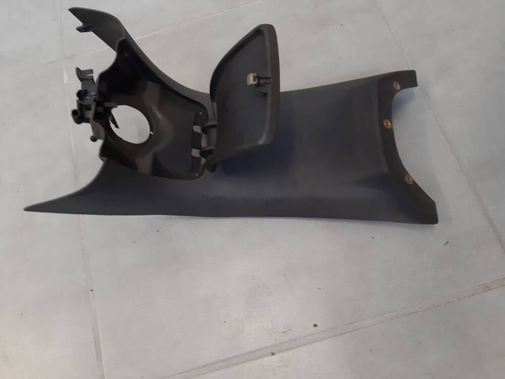 Coperchio centrale pedana Piaggio x9 (3)