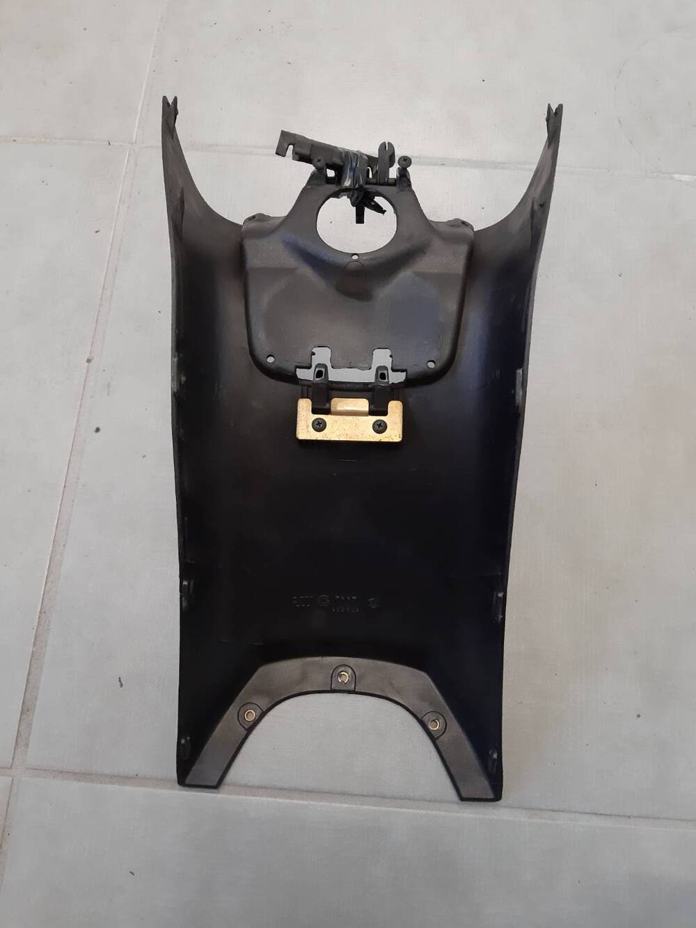 Coperchio centrale pedana Piaggio x9 (4)