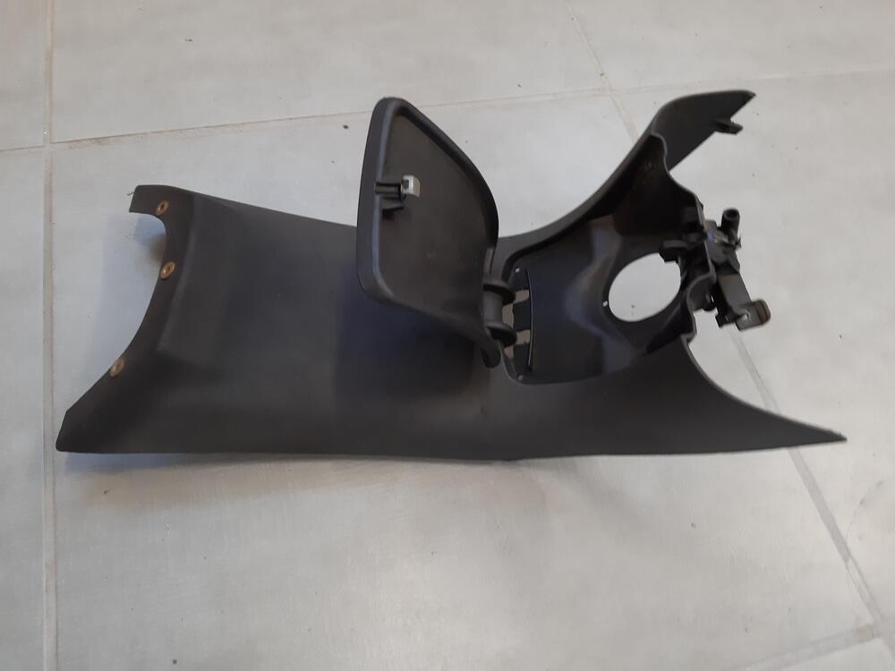 Coperchio centrale pedana Piaggio x9 (2)