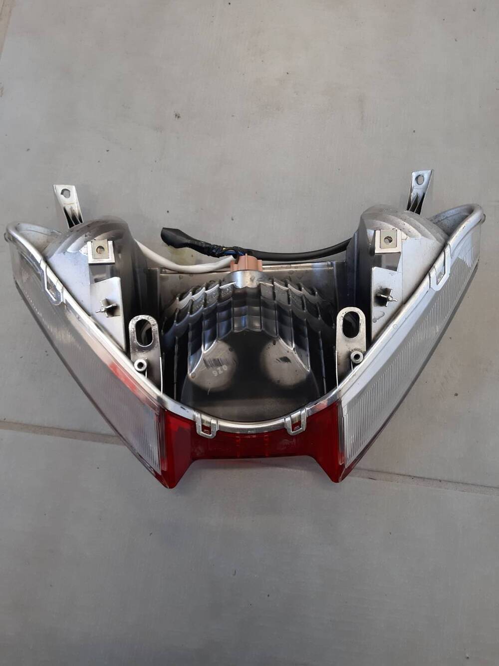 Fanale posteriore Yamaha t max 08/11 (2)