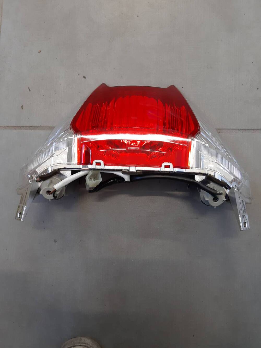 Fanale posteriore Yamaha t max 08/11 (4)