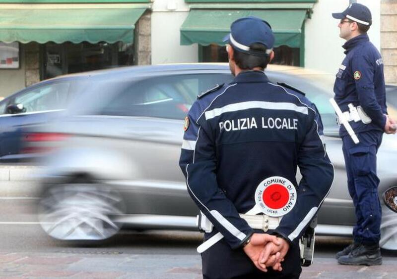 Ubriaco fa accostare i vigili: &laquo;Devo multarvi!&raquo;