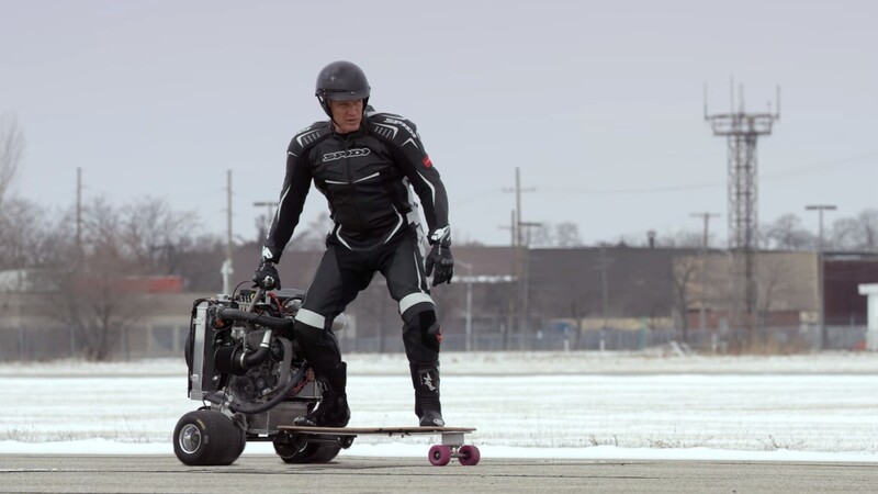 Ford 1.0 EcoBoost: skateboard da 90 km/h per Dolph Lundgren [Video]