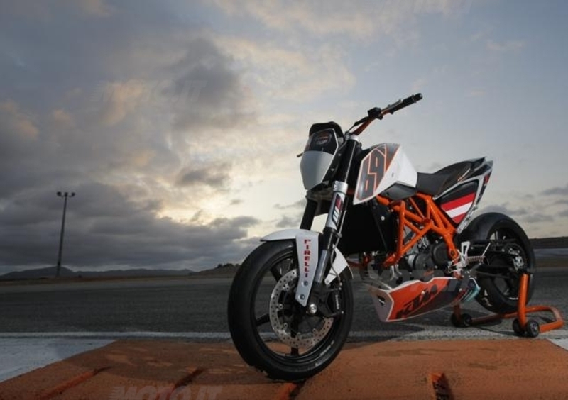 KTM 690 Duke in versione speciale Track