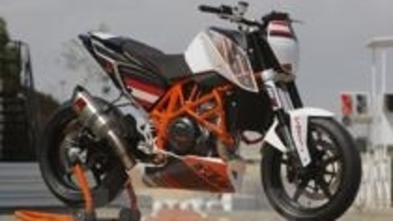 KTM 690 Duke in versione speciale Track