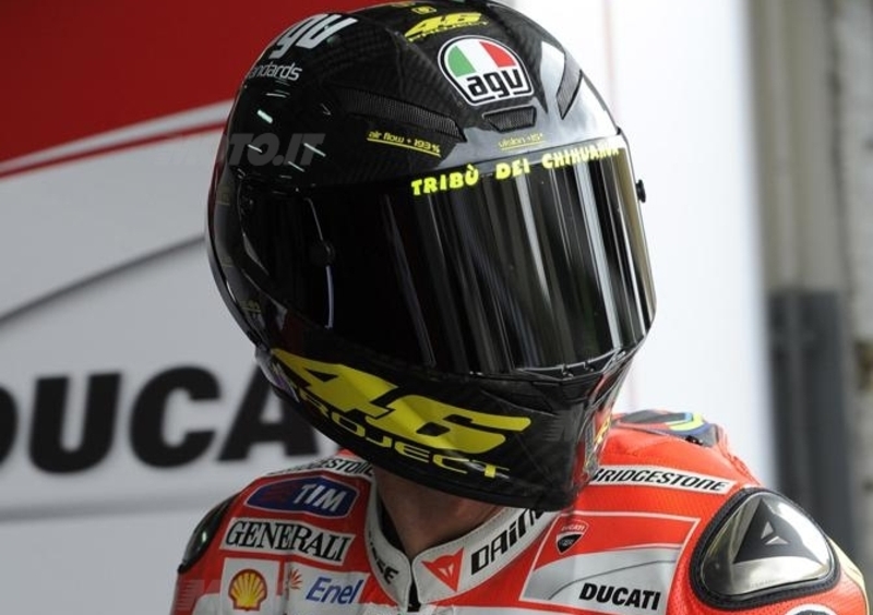 AGV presenta PistaGP, il nuovo casco integrale di Valentino Rossi