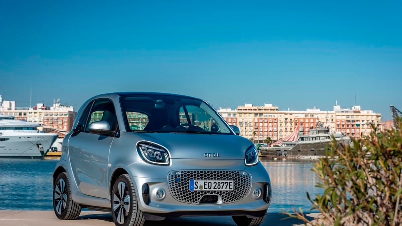 smart Fortwo EQ 2020 elettrica, ora c&#039;&egrave; tutto. Tranne i motori a benzina [Video]