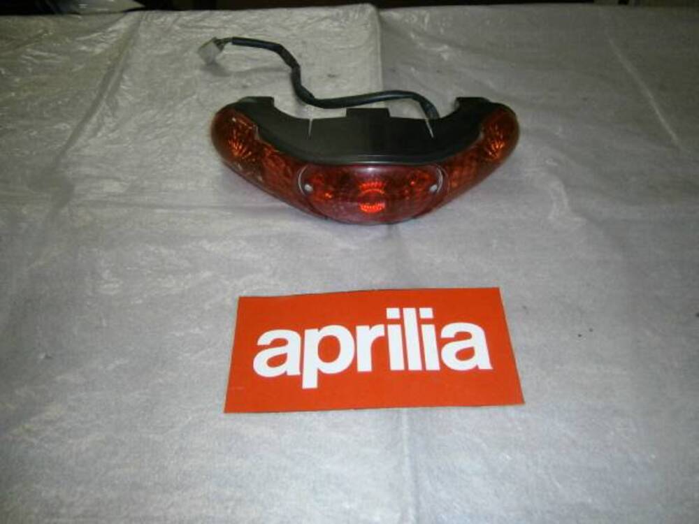FANALE POSTERIORE SCARABEO Aprilia