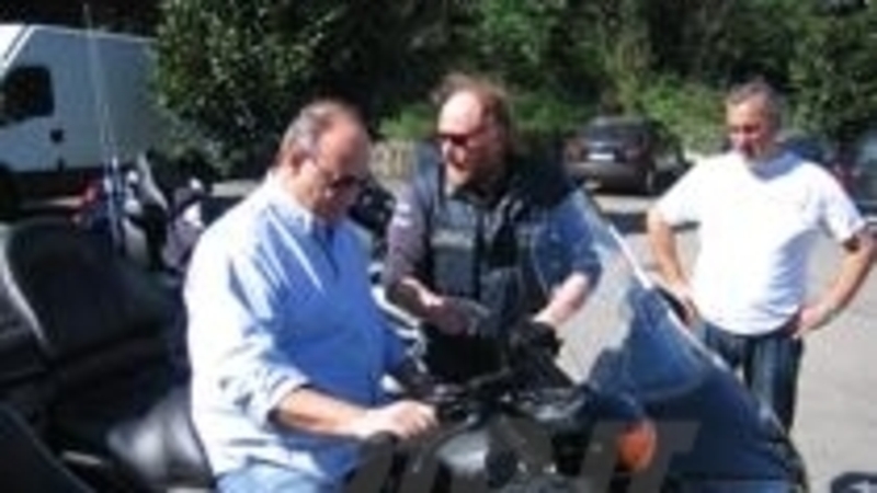 Gerry Scotti ha ritirato la sua nuova Honda Goldwing da Macchion