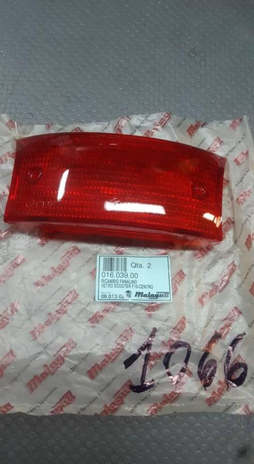 VETRO FANALINO POST. F10 CENTRO Malaguti