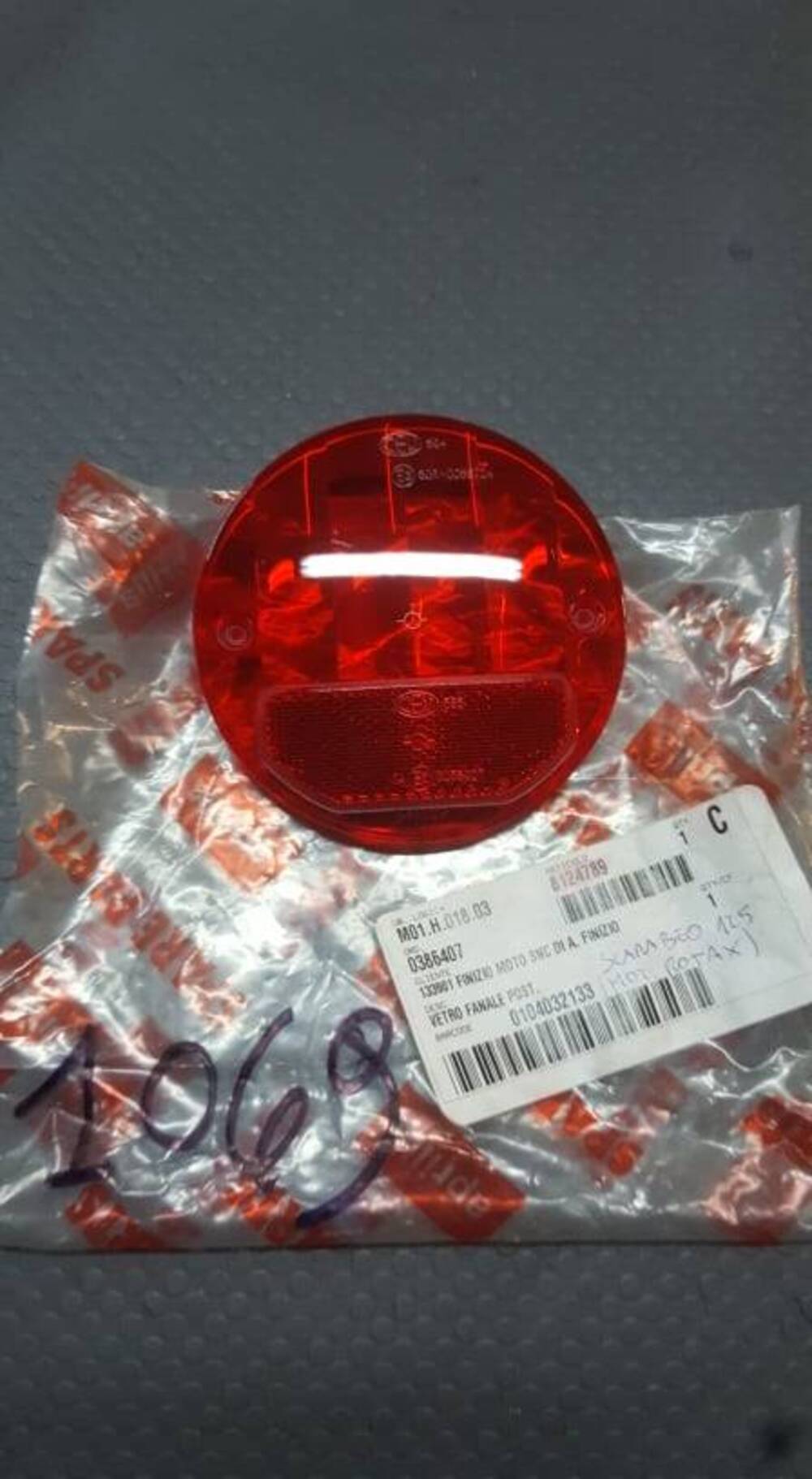 VETRO FANALE POST. SCARABEO 125 Aprilia