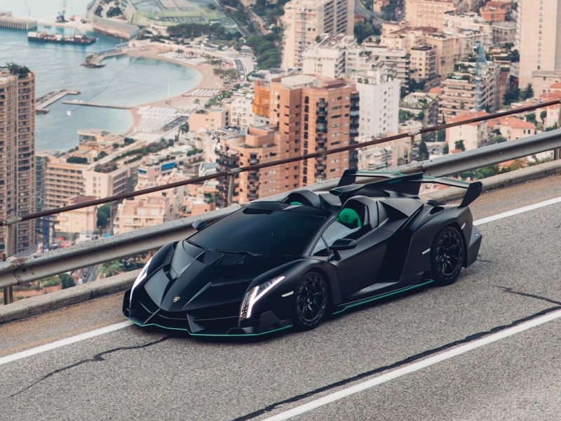 Lamborghini Veneno Roadster: all&#039;asta una delle 9 supercar realizzate