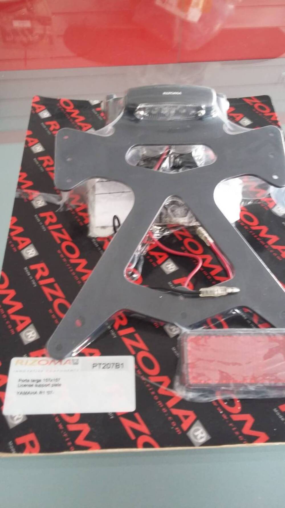 PORTA TARGA RIZOMA YAMAHA R1 2004/2008