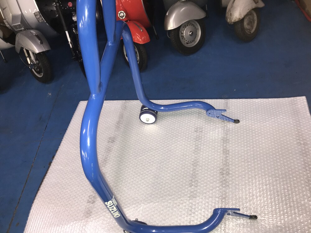CAVALLETTO POSTERIORE BLU ORIGINALE SUZUKI (4)