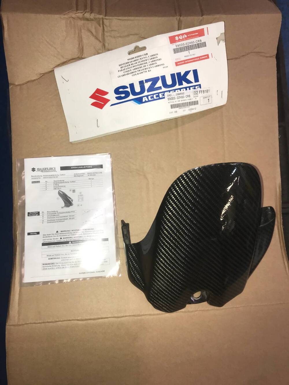 PARAFANGO POSTERIORE IN CARBONIO SUZUKI