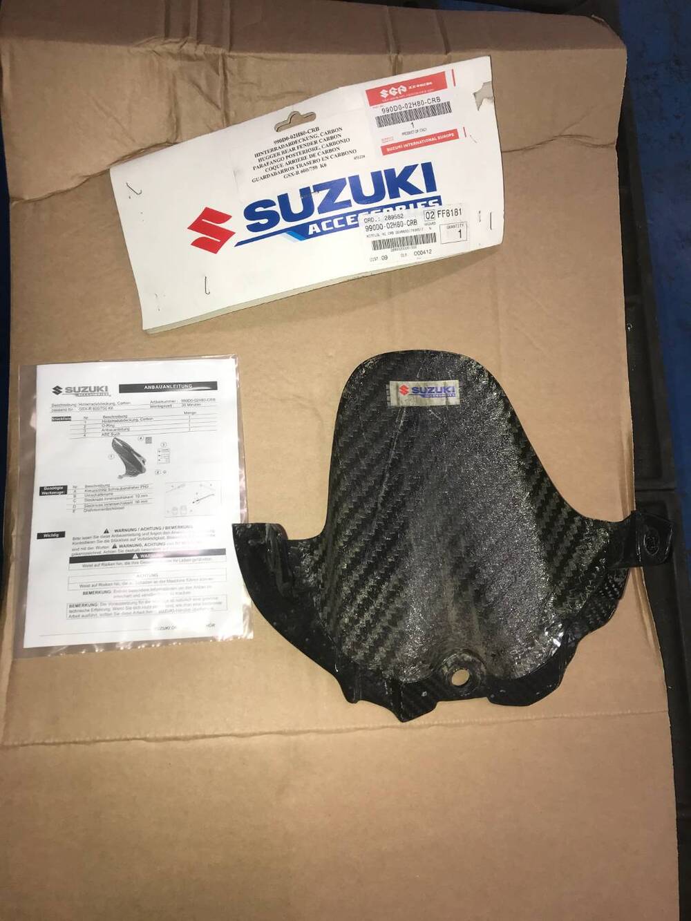 PARAFANGO POSTERIORE IN CARBONIO SUZUKI (2)