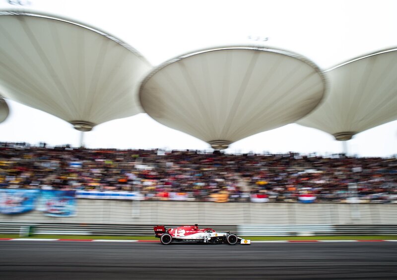 Formula 1: GP Cina, cancellazione per via del Coronavirus al vaglio dello Strategy Group