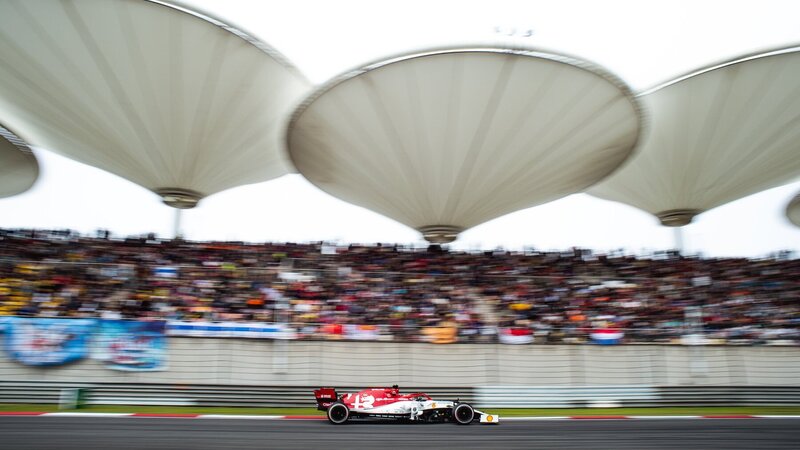 Formula 1: GP Cina, cancellazione per via del Coronavirus al vaglio dello Strategy Group