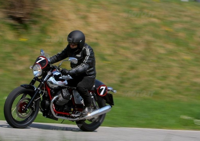 Moto Guzzi V7 2012 