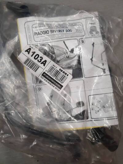 Attacchi parabrezza Piaggio Beverly 500 Givi