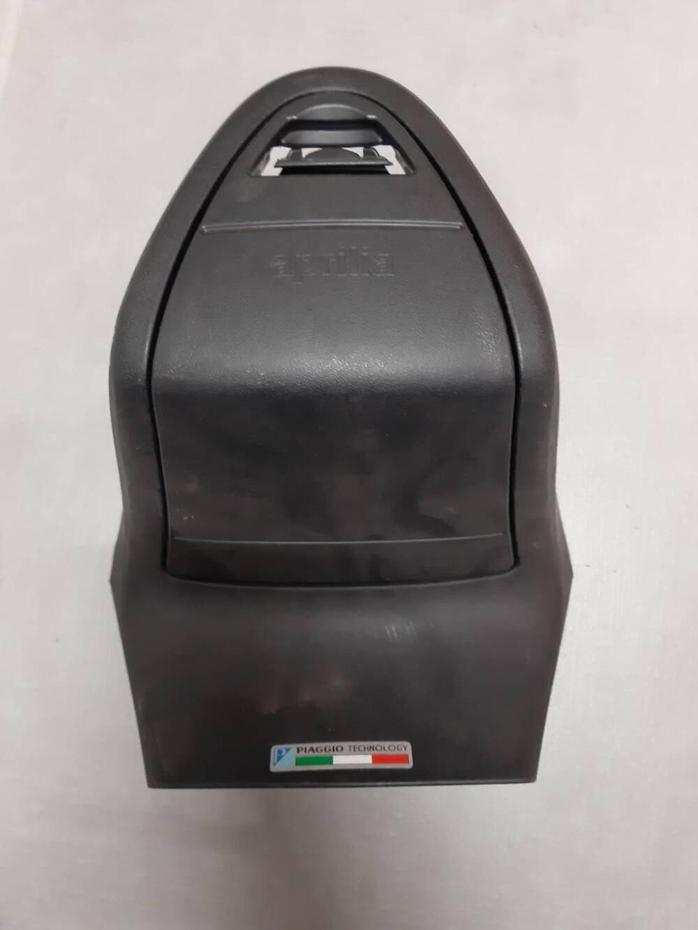 Cofano portaoggetti Aprilia Sr 50 (2)