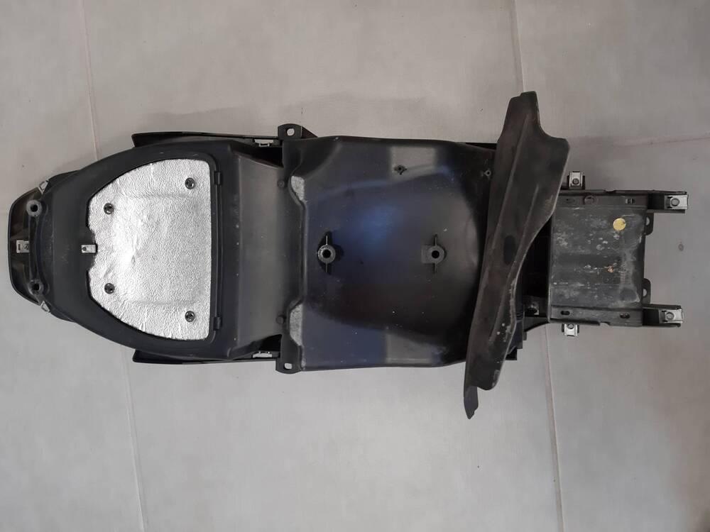 Vano sottosella Piaggio Beverly (2)